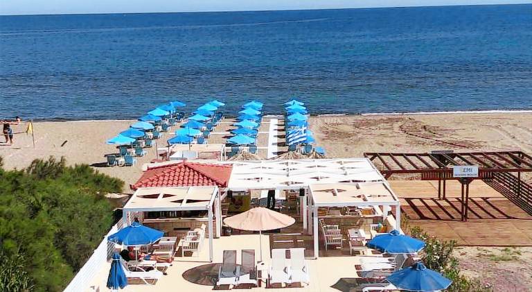 Rental apartment with pool, terrace & garden in Malevizi