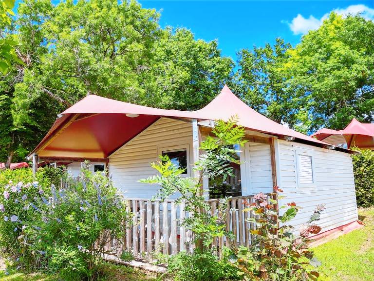 Family-oriented chalet with terrace & pool | Pets are welcome — photo 2