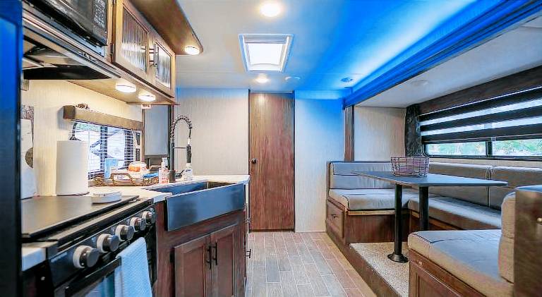 The Backyard Glampground - Camper Fire Pit & Games — photo 4