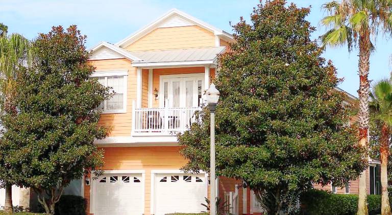 Luxury Villa 5 Bedrooms Minutes from Disney in the Reunion resort in Cham
