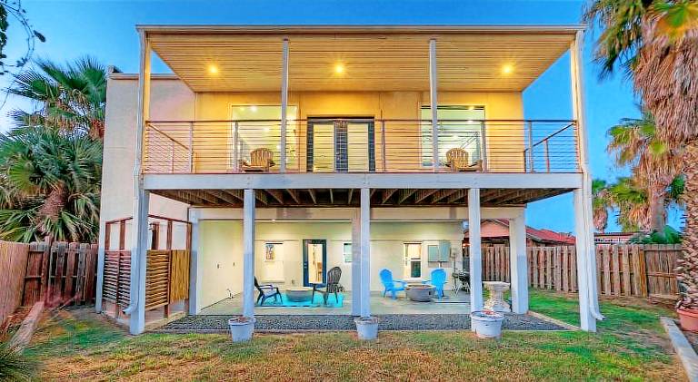 Vacation home with patio & barbeque in Port Aransas, TX