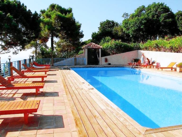 Holiday apartment with patio, heated pool & BBQ — photo 2