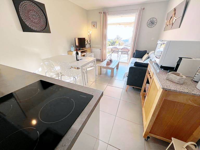 Nice rental apartment with yard & pool | Pet-friendly — photo 4