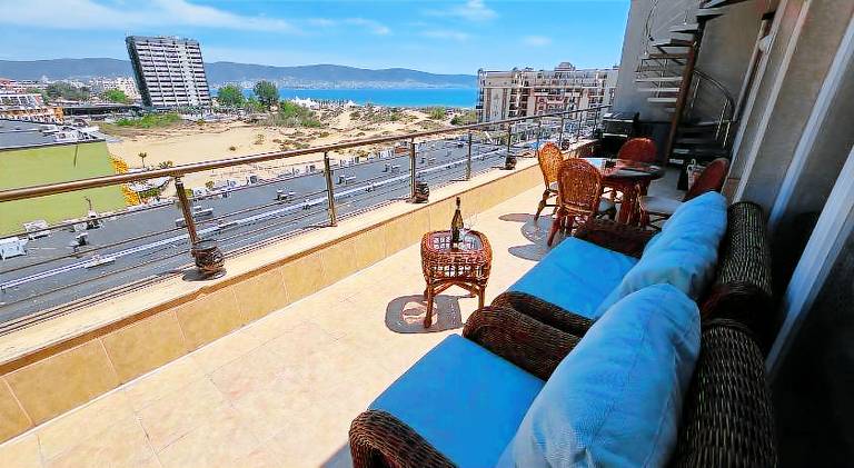 Fully equipped holiday apartment with jacuzzi, terrace & grill | Next to the beach | Good for workation | Pet-friendly — photo 2