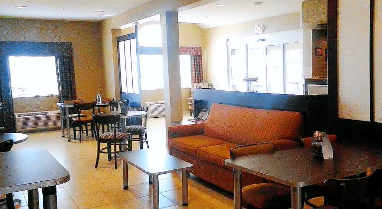 Microtel Inn & Suites by Wyndham Cotulla — photo 5