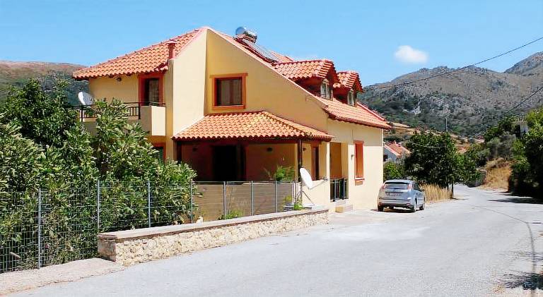 House with 4 rooms for 8 persons in Rethymno