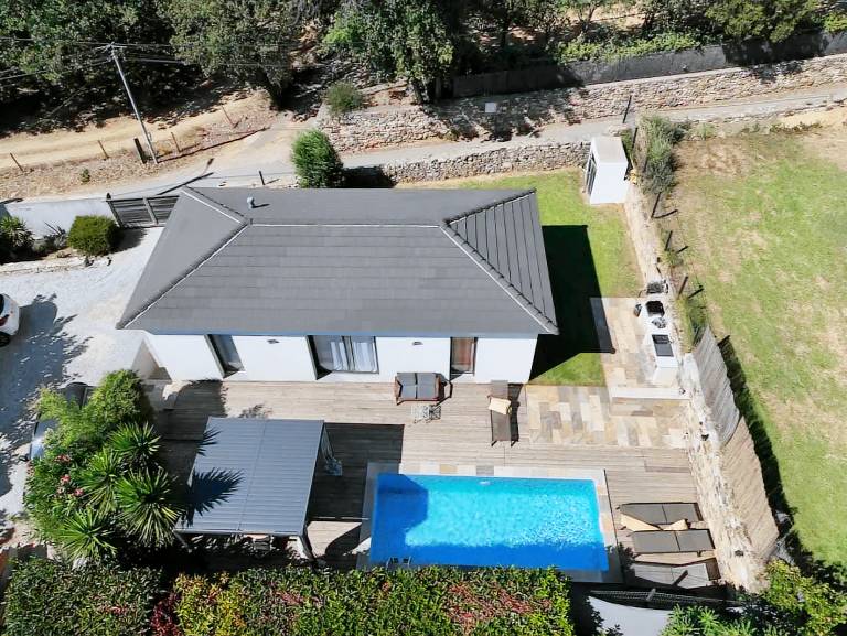 Vacation home with pool, terrace & barbecue | Mountain view in Bastia