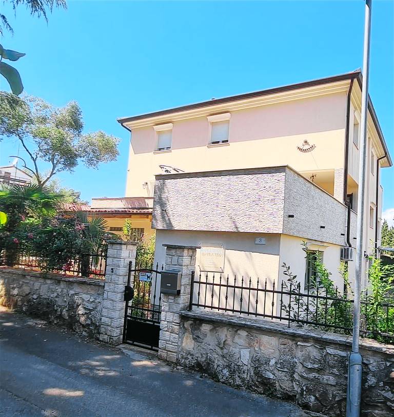 Beautiful apartment with yard, grill & terrace | Beach nearby | Pet-friendly in Rovinj
