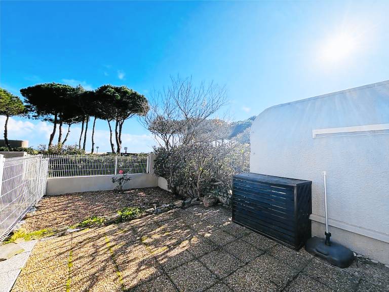 Fully equipped rental apartment with yard | Close to the beach | Pet-friendly — photo 2