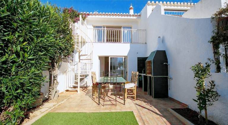 Vacation home with garden, terrace & BBQ in Lagos
