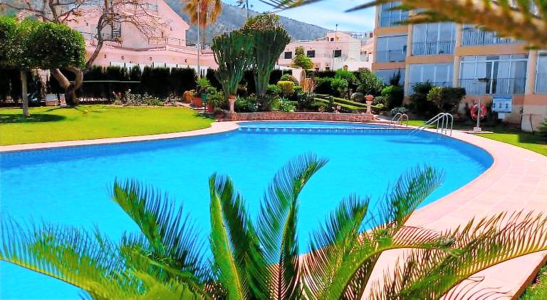 Fully equipped pleasant holiday apartment with private pool, patio & garden | Next to the beach | Good for workation | Pet-friendly — photo 3