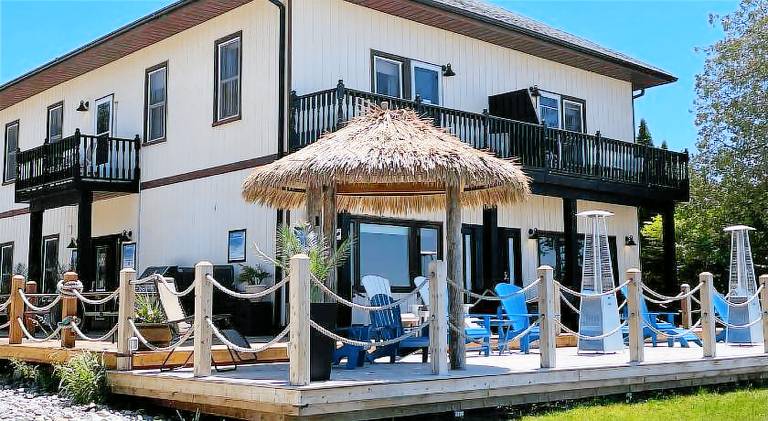 Paradise Inn On the Beach