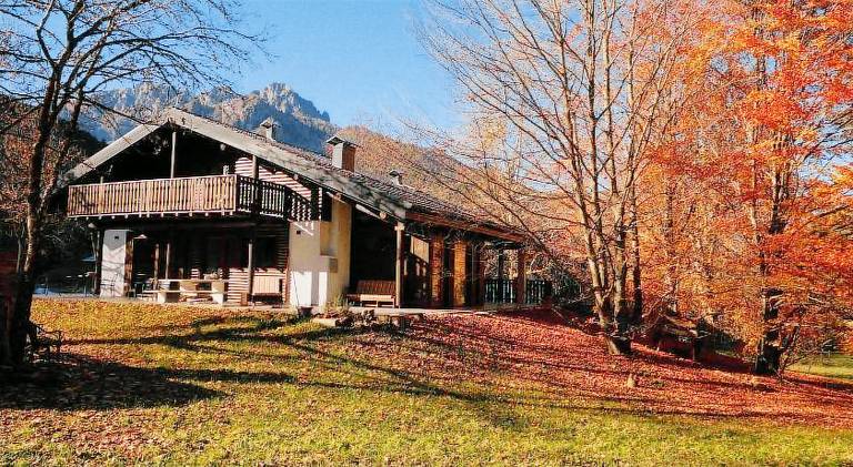 Beautiful lodge with terrace, BBQ & garden | Pets are welcome in Ledro