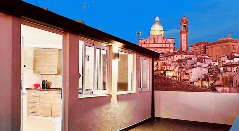 Rental apartment with 1 room for 3 persons in Caltagirone