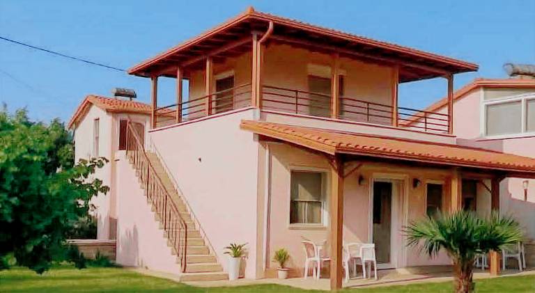Villa with garden, patio & grill in Kavala