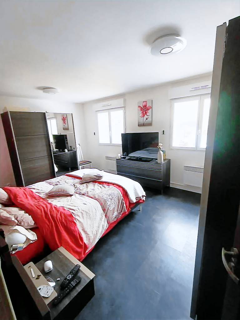 House with BBQ & patio in Calais