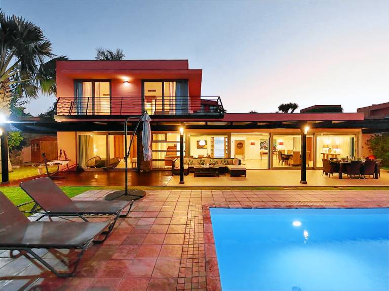 Children-friendly spacious vacation home with patio, yard & private pool | Good for workation | Pet-friendly — photo 3