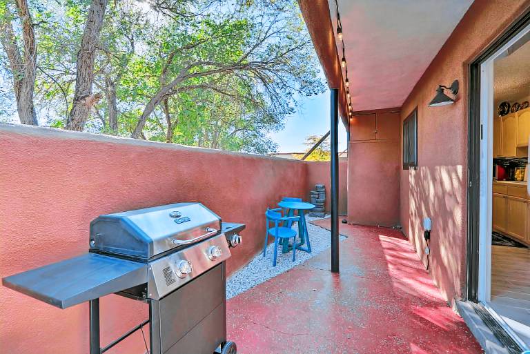 Santa Fe Bungalow  2 Mi to Downtown! — photo 2