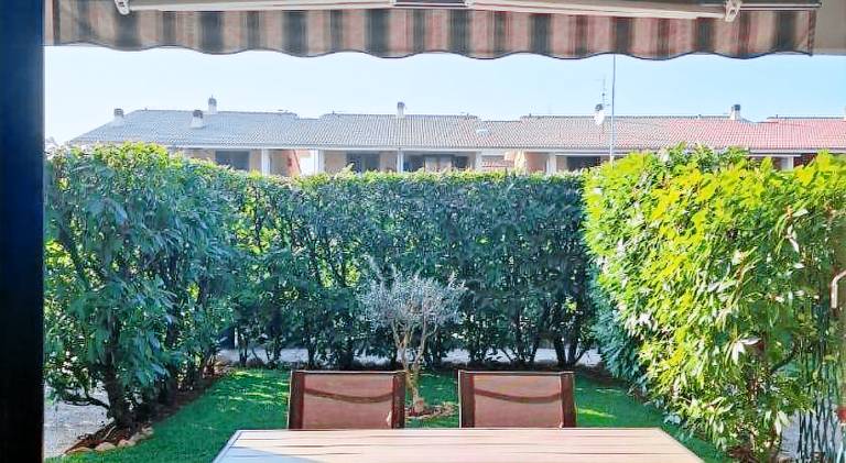 Apartment with pool — photo 5