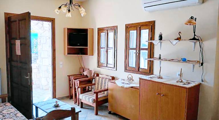 Wonderful house with terrace | Pets are welcome in Chios
