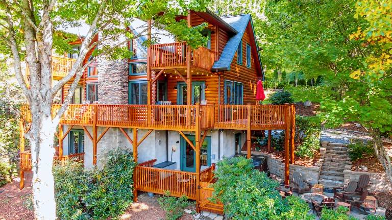Windswept Vistas -Pet Friendly, 5-min from ASU, Hot Tub, Views in Boone, NC