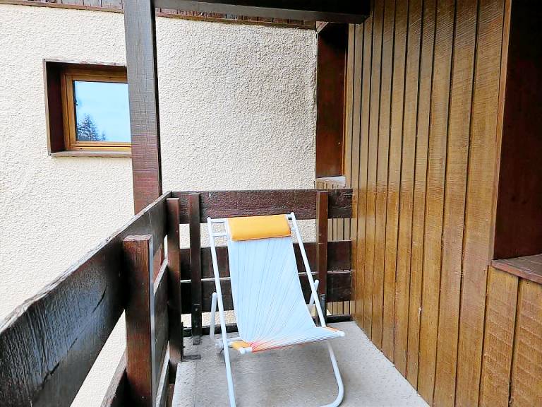 90m from shops, 3rd floor, view ski slopes/mountain, balcony, ski locker, 26m², Valmorel — photo 5