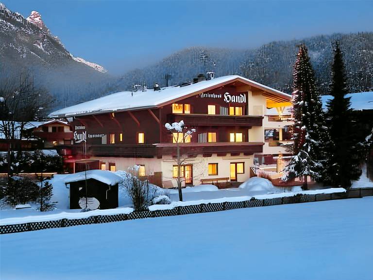 Rental apartment with sauna, yard & barbeque in Leutasch