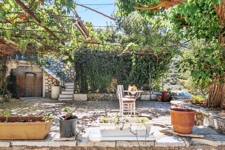 Studio Apartment 'Kerkis Standard' with Mountain View, Wi-Fi and Air Conditioning in Lefkada