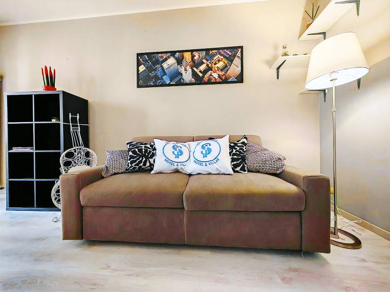 Apartment with patio — photo 5
