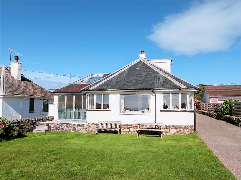 Cottage with garden | Beach view — photo 3