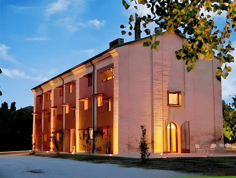 Farm with garden in Ferrara