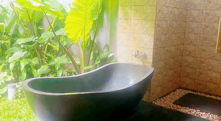 Villa with pool & hot tub — photo 4