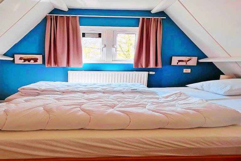 Chalet with pool — photo 3