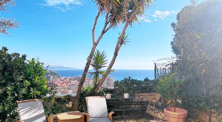 Rental apartment with pool in Èze