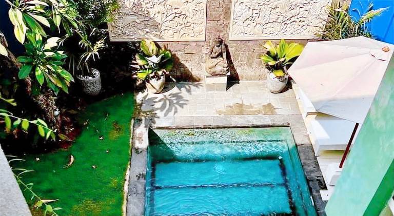 Villa with pool — photo 4