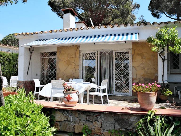 Villa with terrace, barbecue & pool | Sea view | Beach nearby | Pets allowed — photo 2