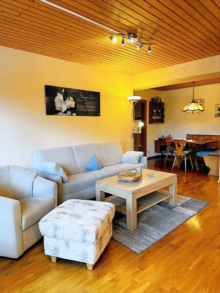 Rental apartment with pool, garden & patio in See