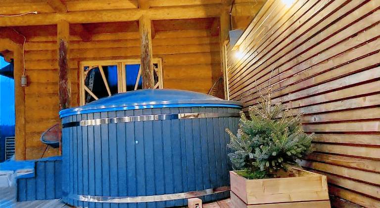 Chalet with hot tub | Pets are welcome — photo 4