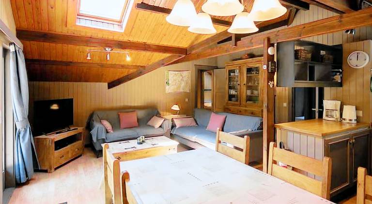 Chalet with terrace, yard & barbeque — photo 2