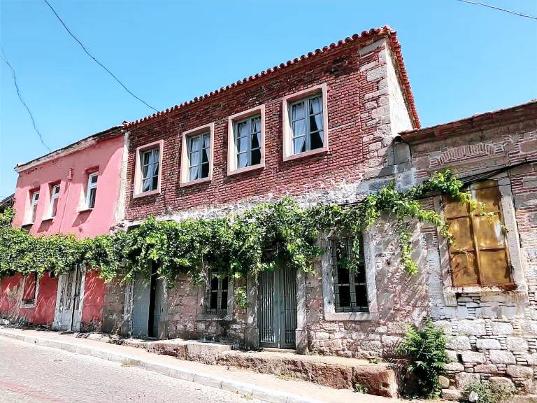 Fully equipped charming vacation home with garden, patio & BBQ | Perfect for remote work | Dogs allowed in Bergama