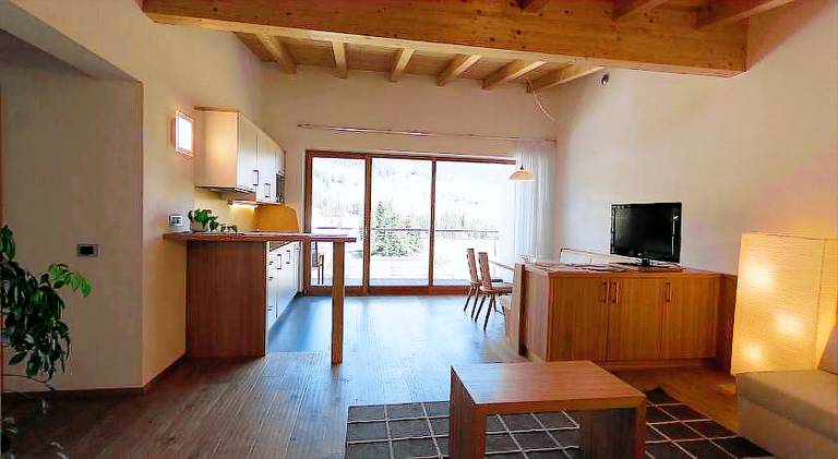 Charming rental apartment with patio, yard & barbecue | Ski nearby | Dogs allowed — photo 4