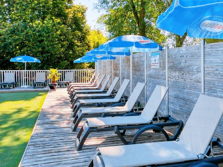 Family-oriented wonderful chalet with heated pool & patio | Pet-friendly — photo 3