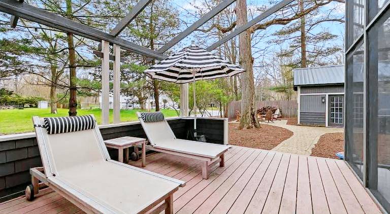 House with hot tub — photo 4