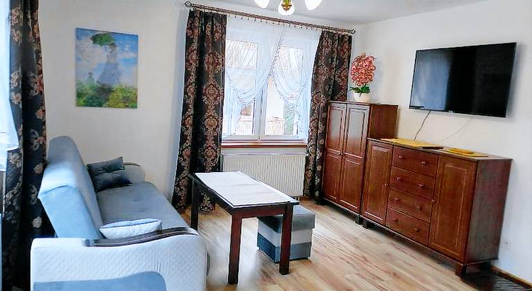 Apartment with patio & yard — photo 2