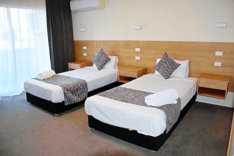 Motel  Queanbeyan City Council