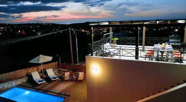 Fully equipped villa with jacuzzi, private pool & patio | Pets are welcome — photo 5