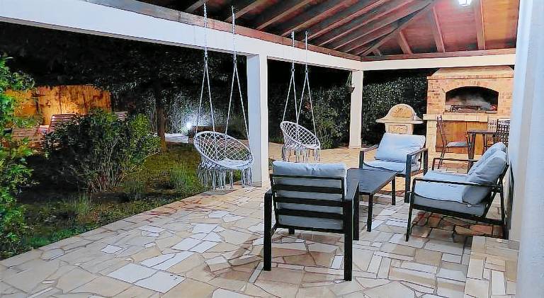 Vacation home with pool — photo 2