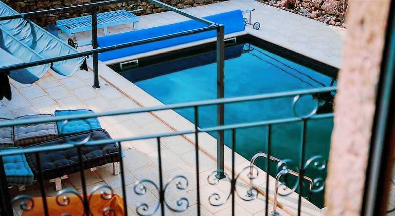 Vacation home with grill, pool & patio — photo 2