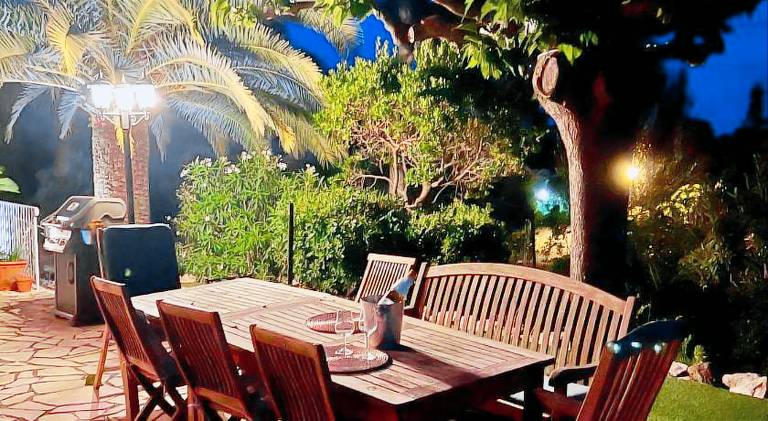 Villa with yard, patio & barbeque — photo 5