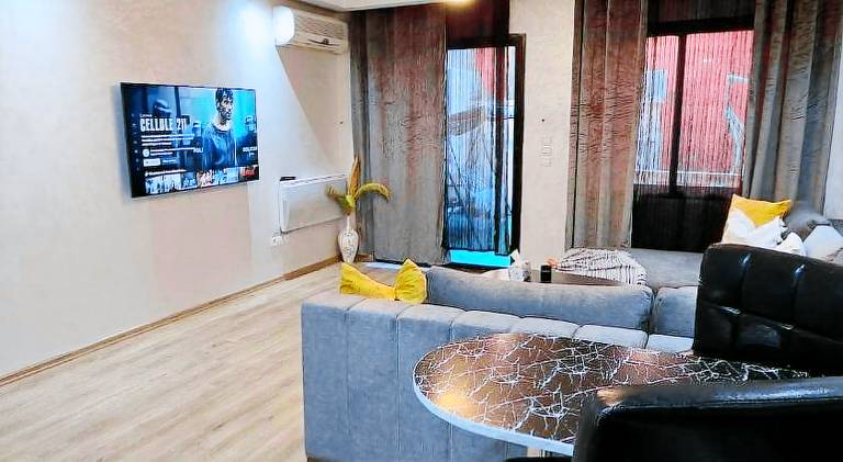 Apartment with jacuzzi — photo 3